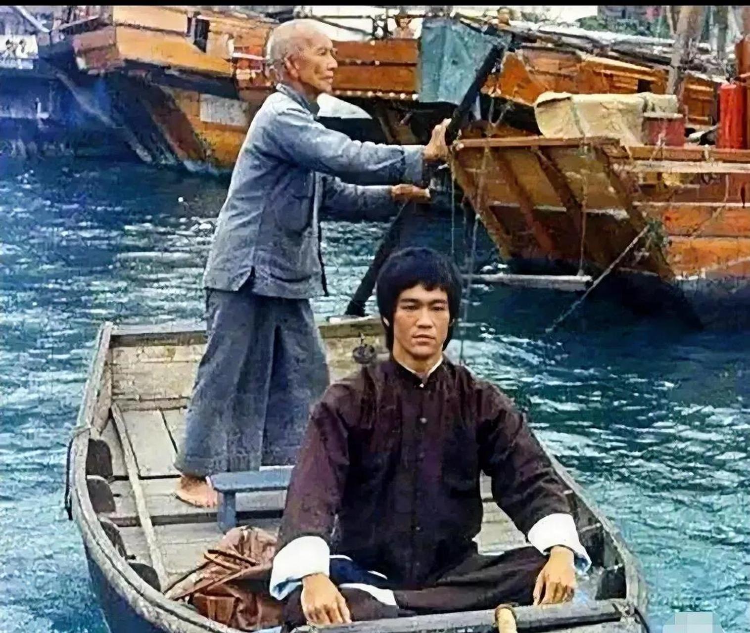 1968年,香港,叶问给徒弟李小龙撑船.#历史开讲# #头条创作挑战赛