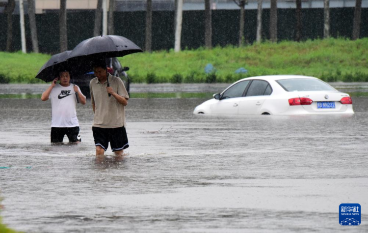 郑州暴雨图图片