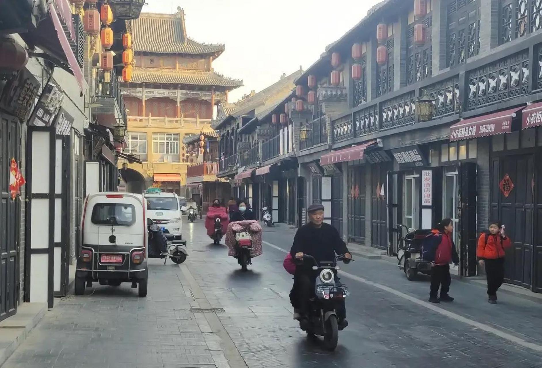 一直以为安徽特别是皖北很穷,昨天刚去了趟亳州,主要是因为我是三国粉