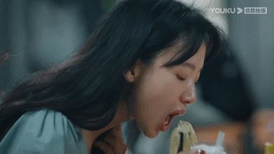男人想你想的快发疯了,才会有这3个表现!
