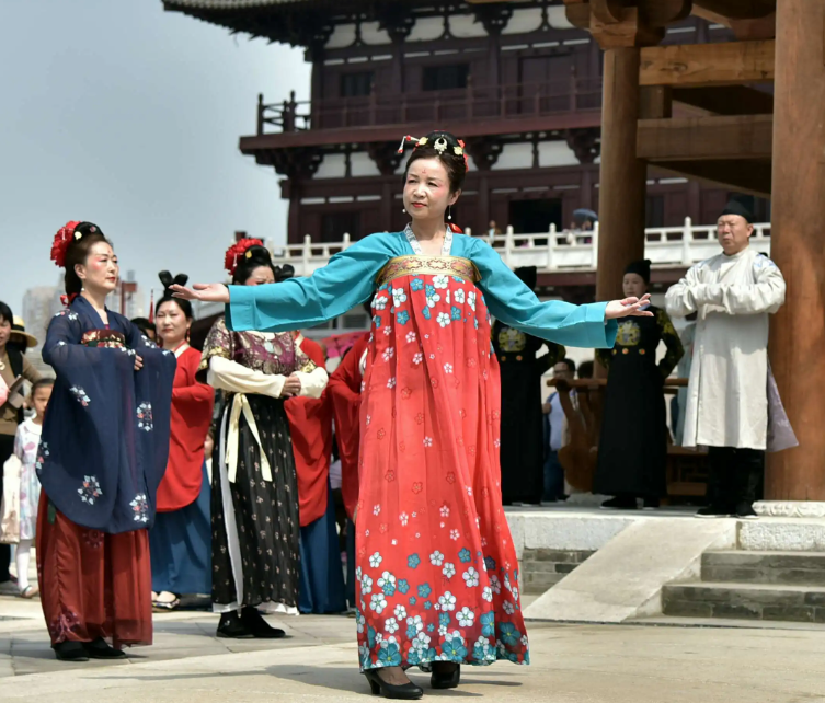 近现代,对汉唐时期礼仪服饰的研究有哪些成果?