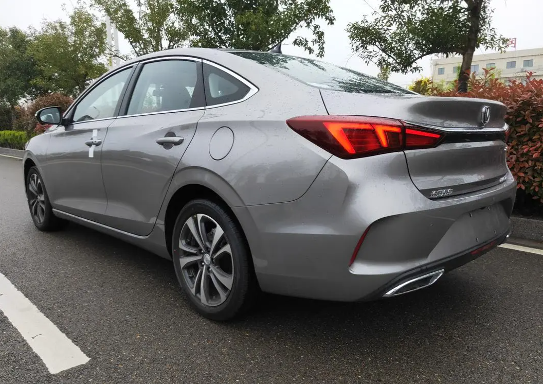 长安逸动银色漆是什么颜色