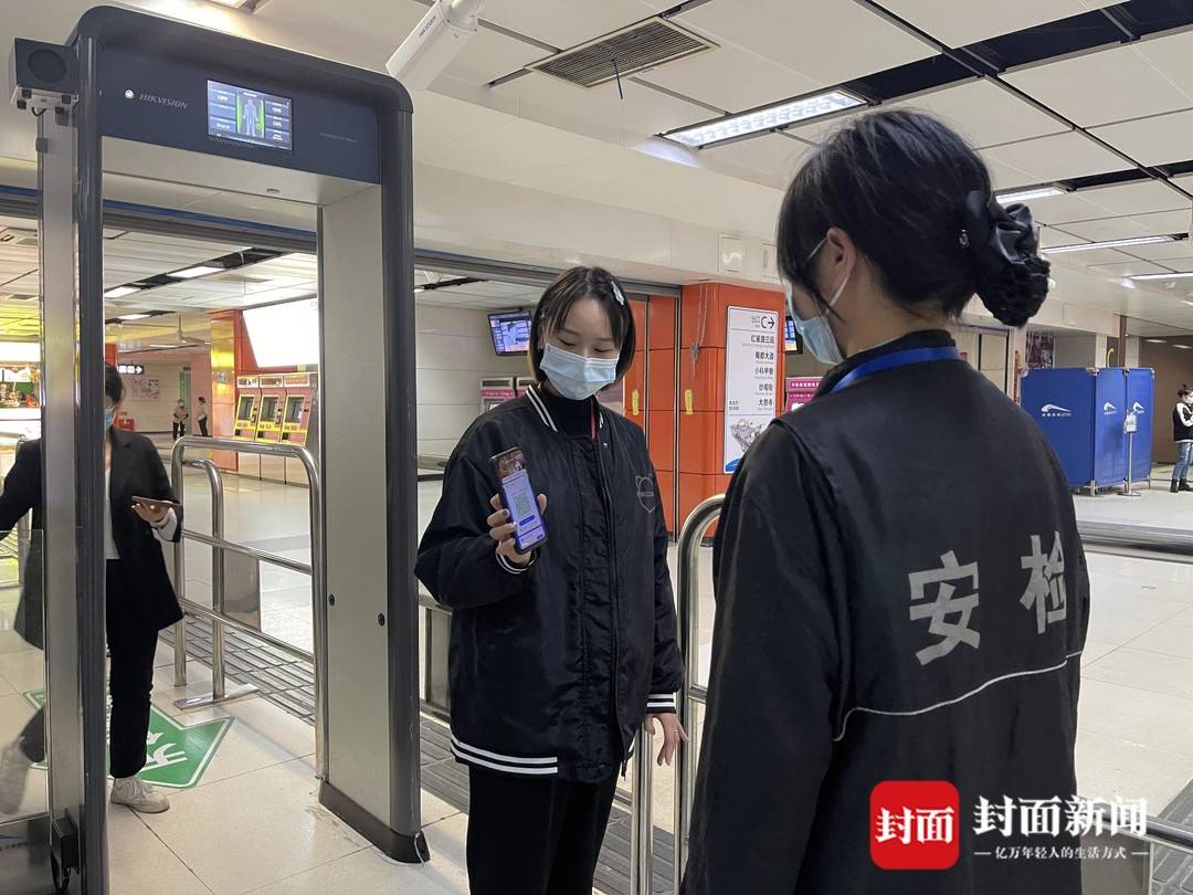 无接触安全出行 成都地铁在全线网闸机实施人脸识别功能