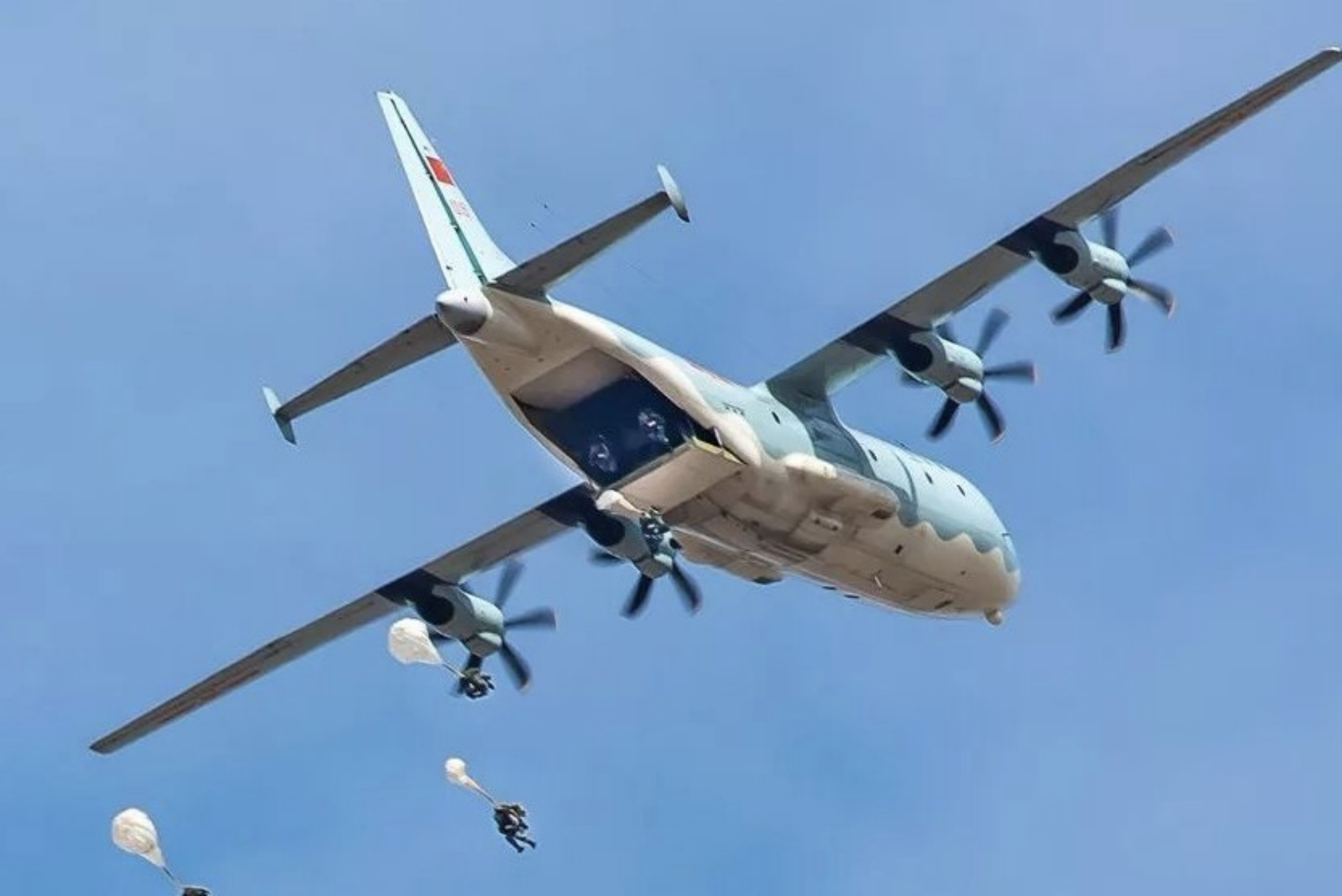 15名汉子纪念中国空降兵成立70周年