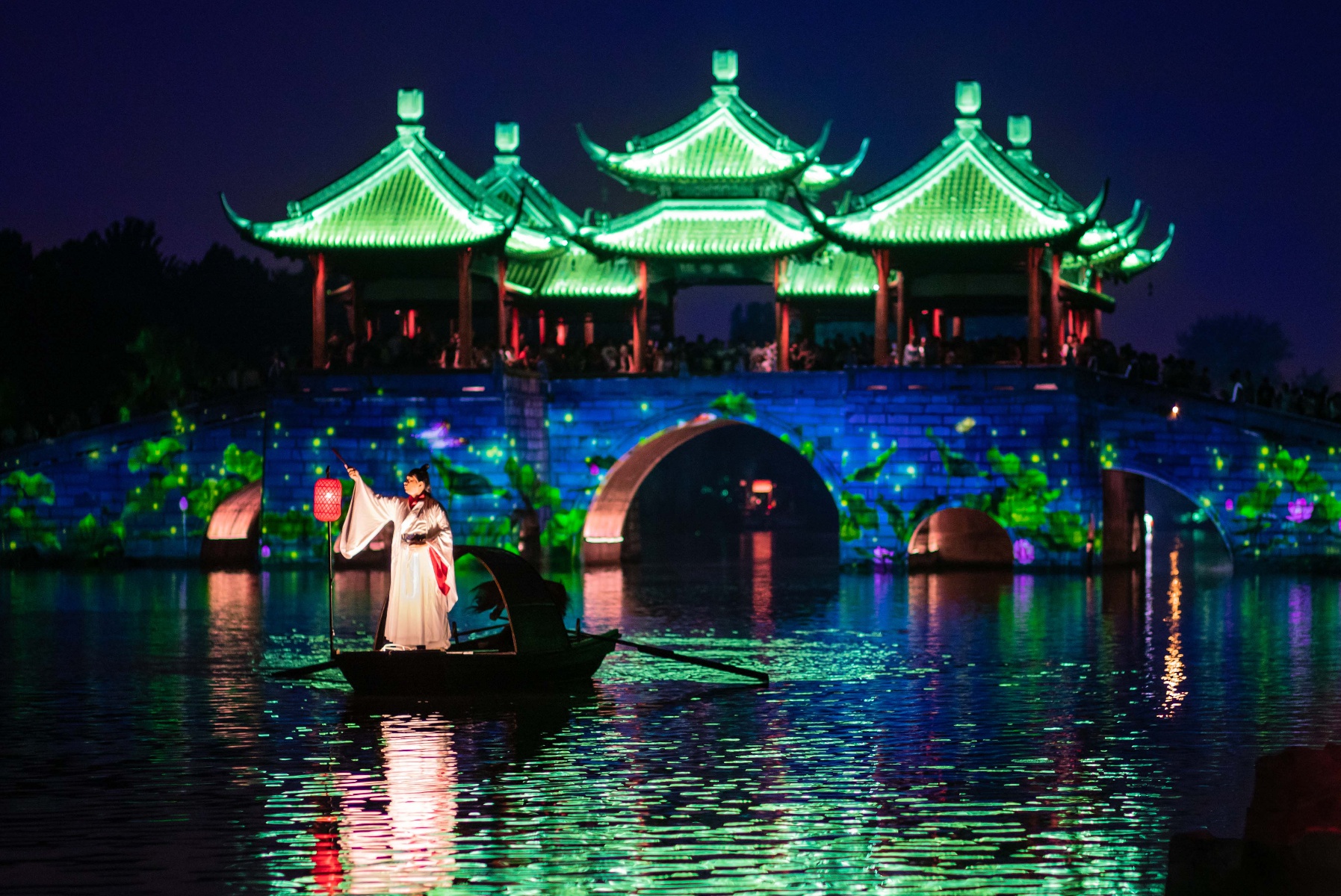 扬州瘦西湖推出唐诗主题全景沉浸式夜游项目