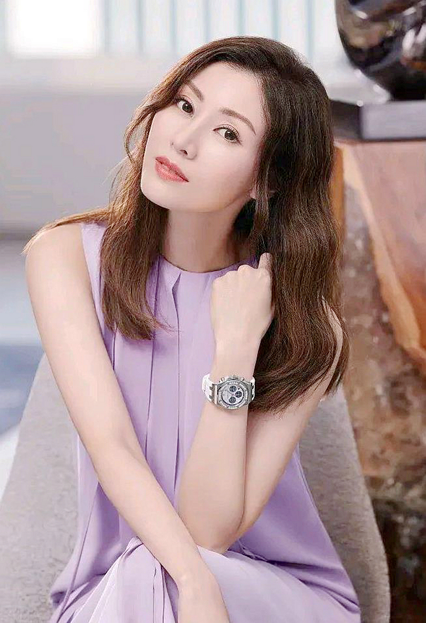 在亚洲娱乐圈,李嘉欣一直被誉为盛世美人,堪称天花板