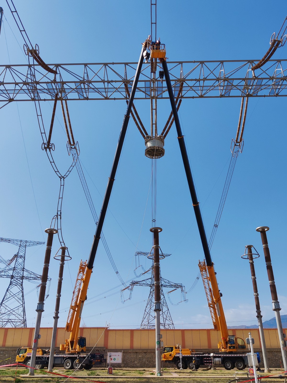 摘"鸟笼" "老"站换"新颜"