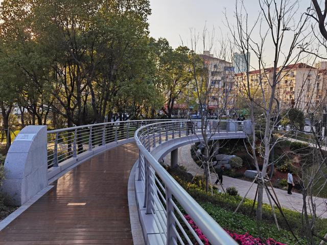 上海又添一开放式"中兴公园",大小娃各有"遛娃"专用区域