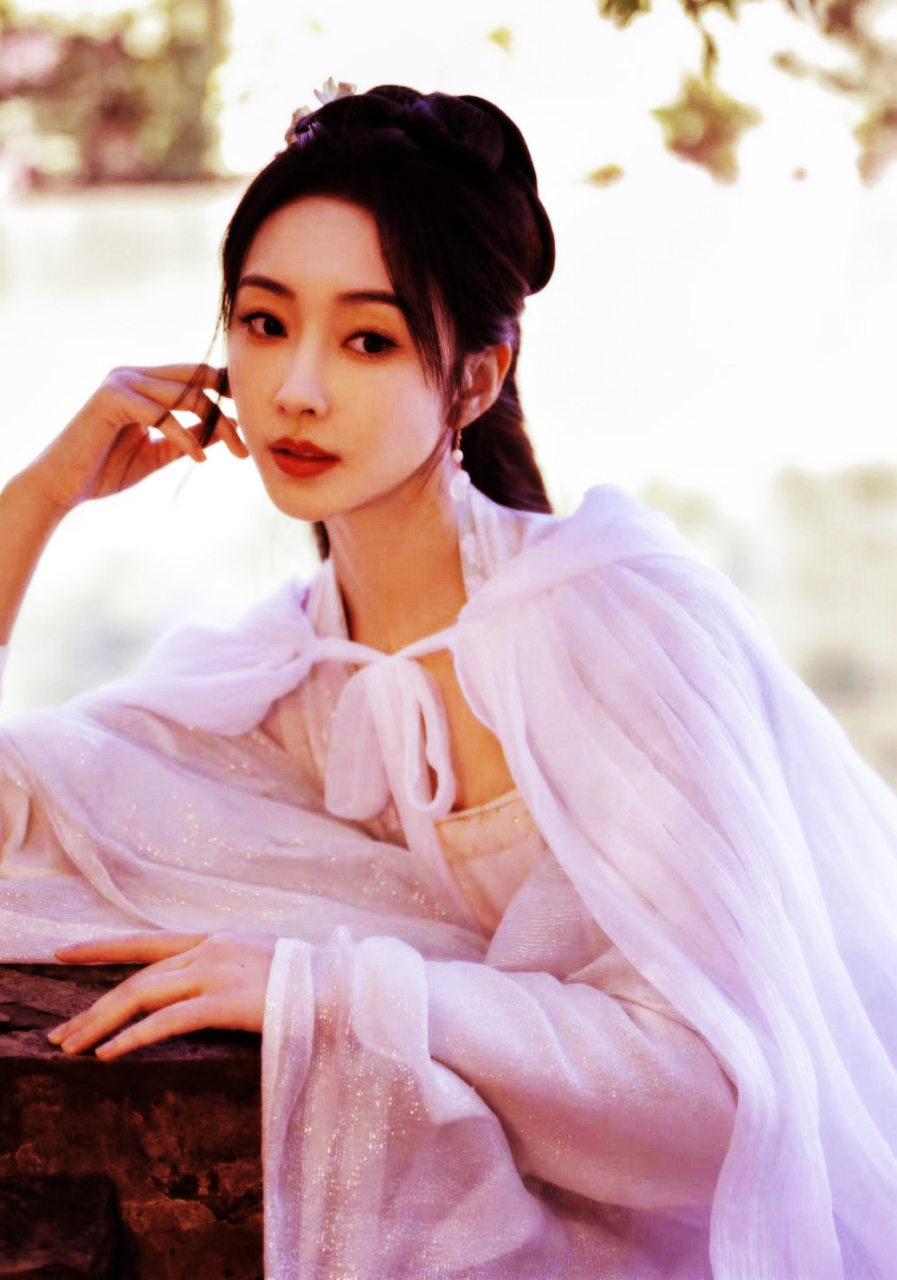 宣璐的古装非常漂亮,柔软美丽,明艳动人,美丽传奇,宛如仙女!