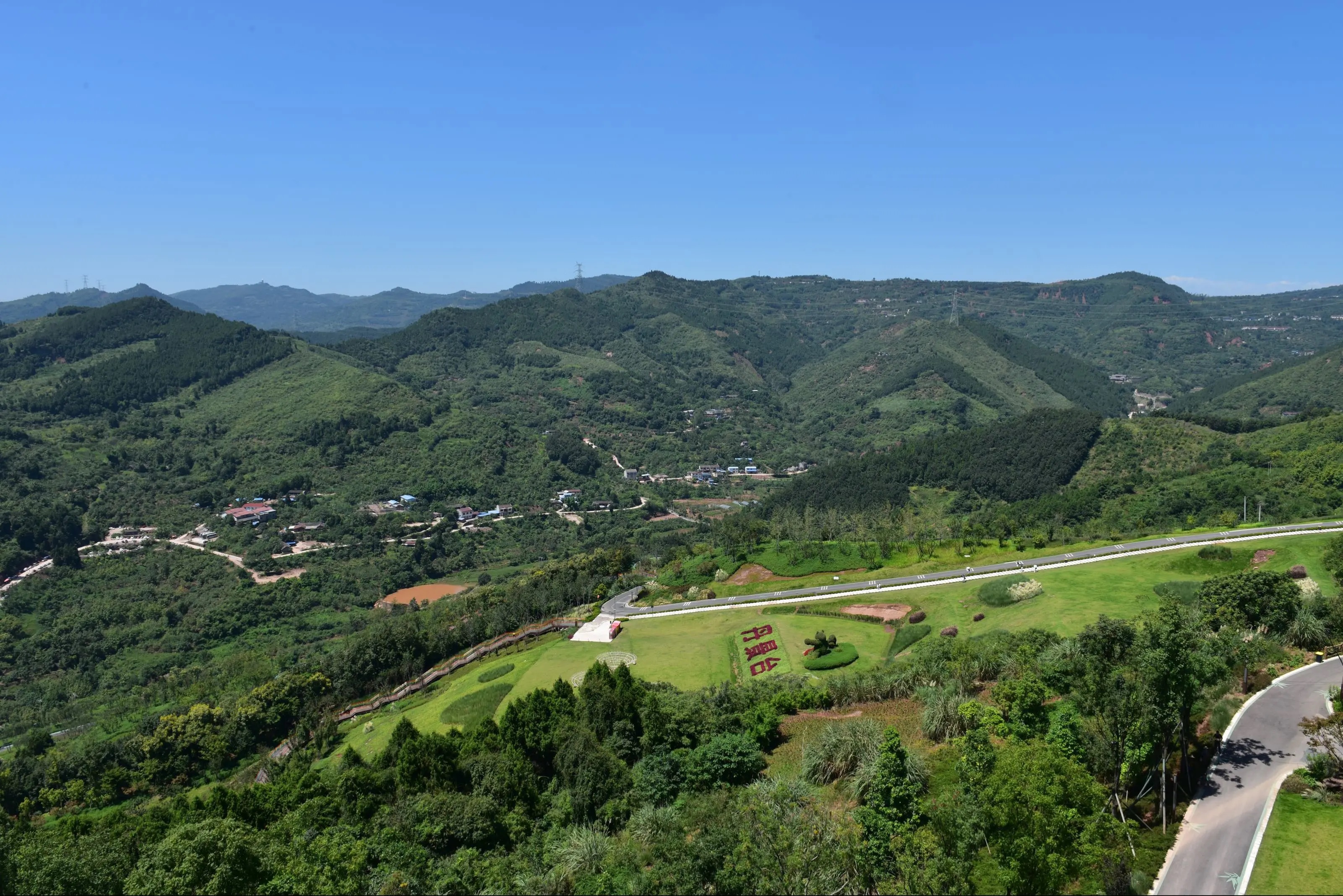 成都龙泉山脉最高峰图片