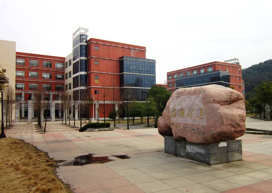高考分数线:湖北理工学院录取分数,区域知名公办二批