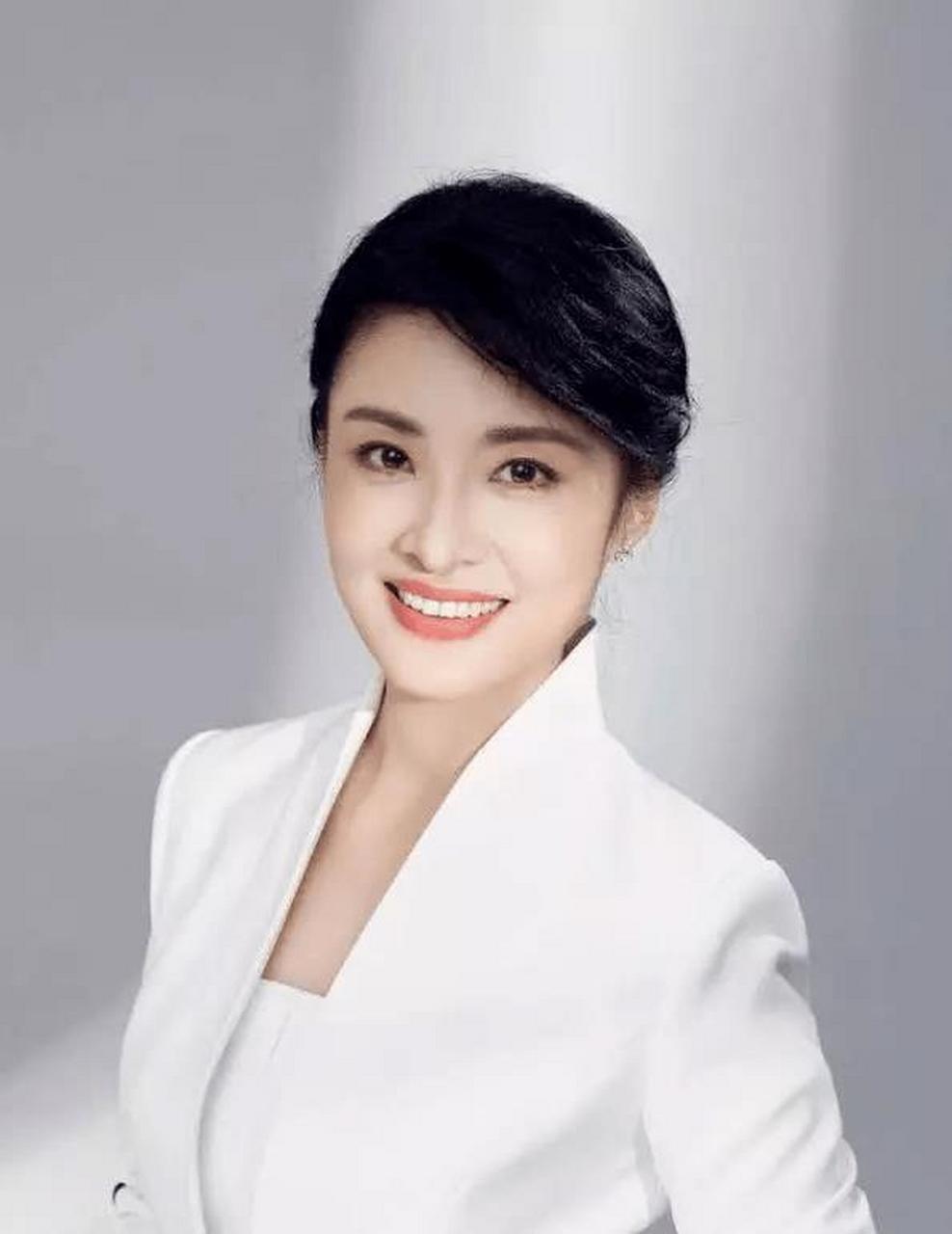 当年,知名主持人周涛下班回家,看到正在厨房忙碌的丈夫,瞬间心生厌倦