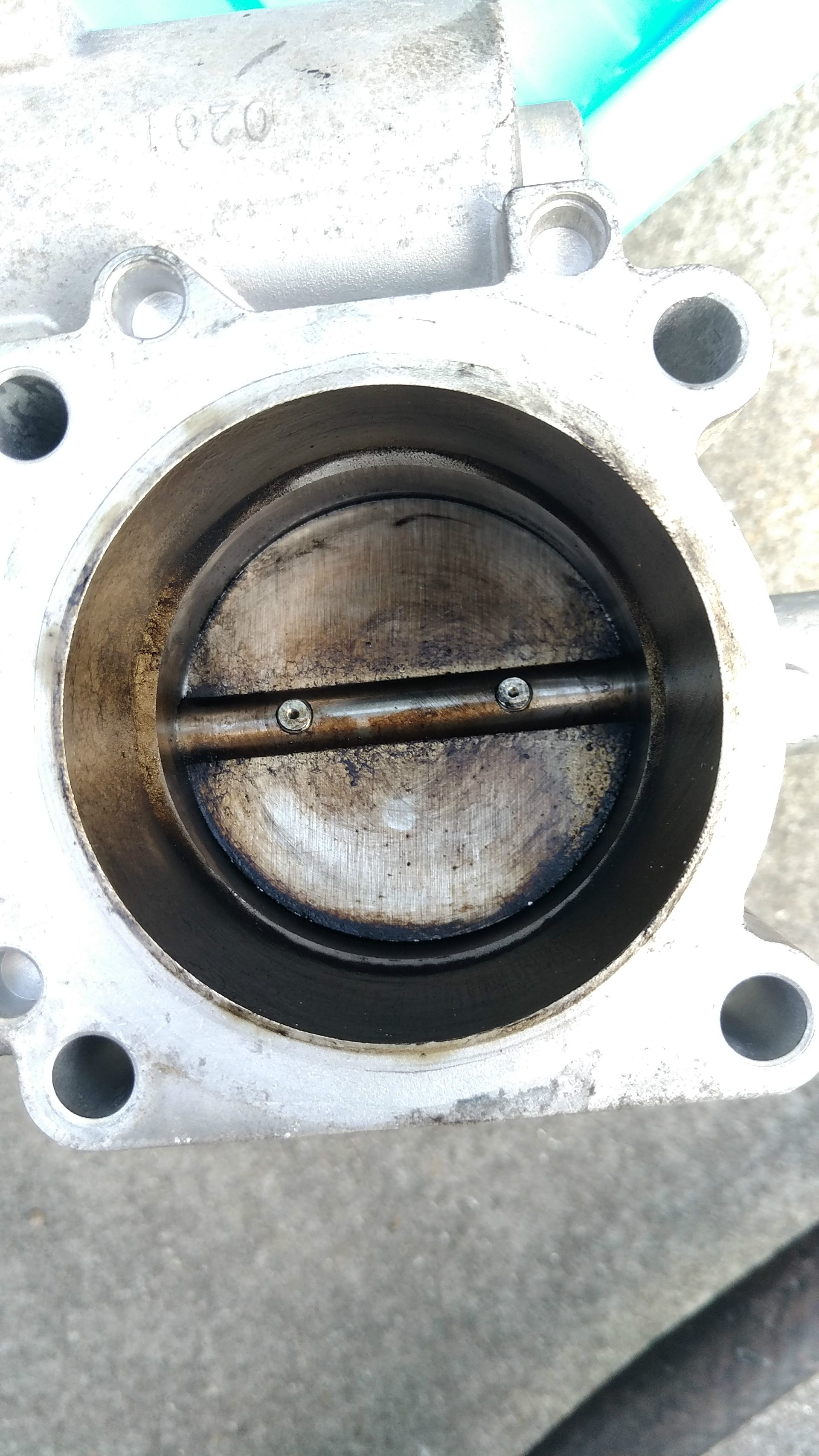 清洗节气门积碳并不复杂.