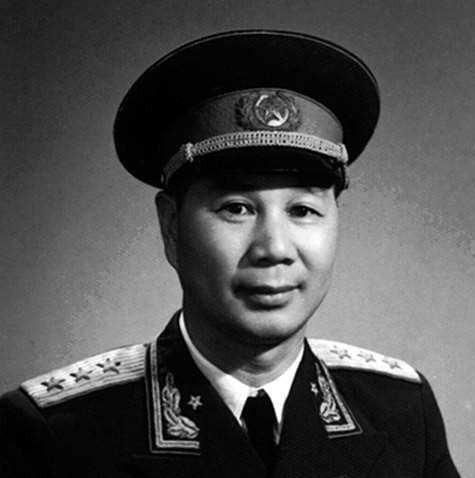 司令员是上将,下属授中将,为何二把手副司令员授大校,原来这样