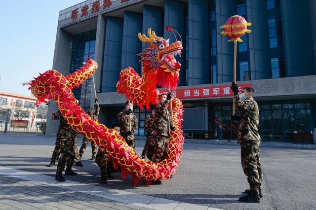 武警官兵元旦精彩文化生活