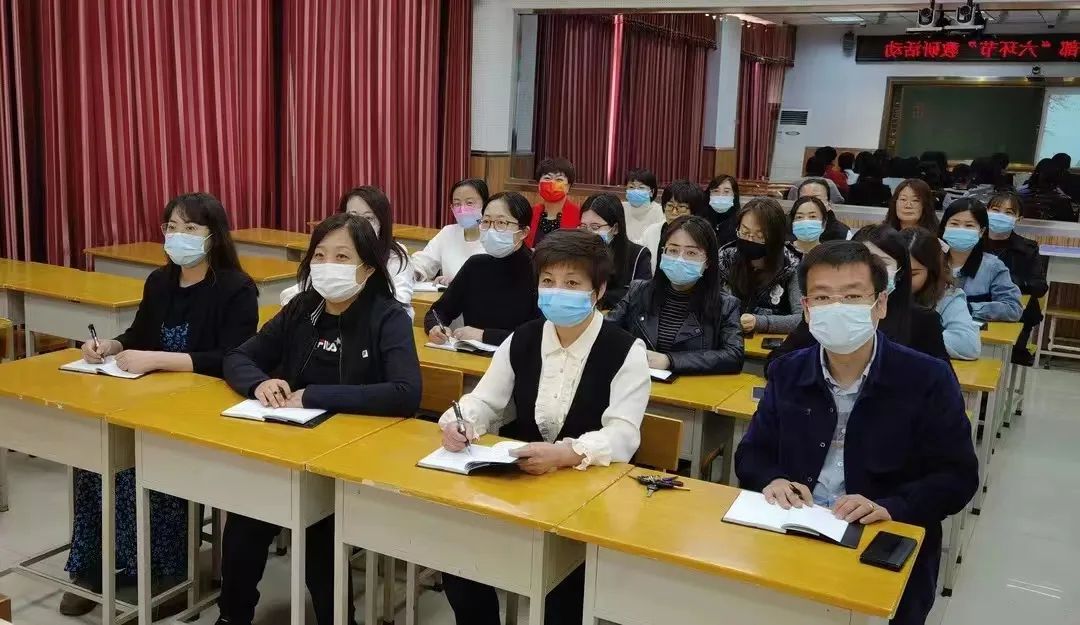 大庆一中奥林学校:举行小学语文"六环节"教研活动
