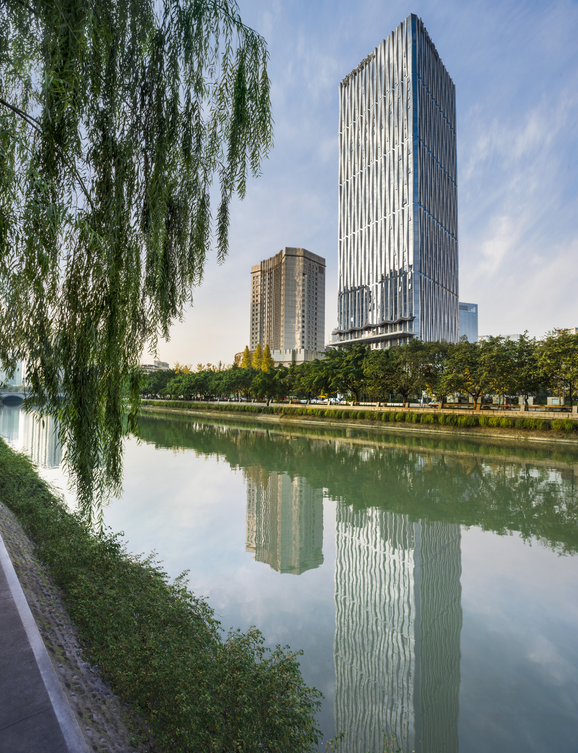 成都万达瑞华酒店为2022成都马拉松加油助威