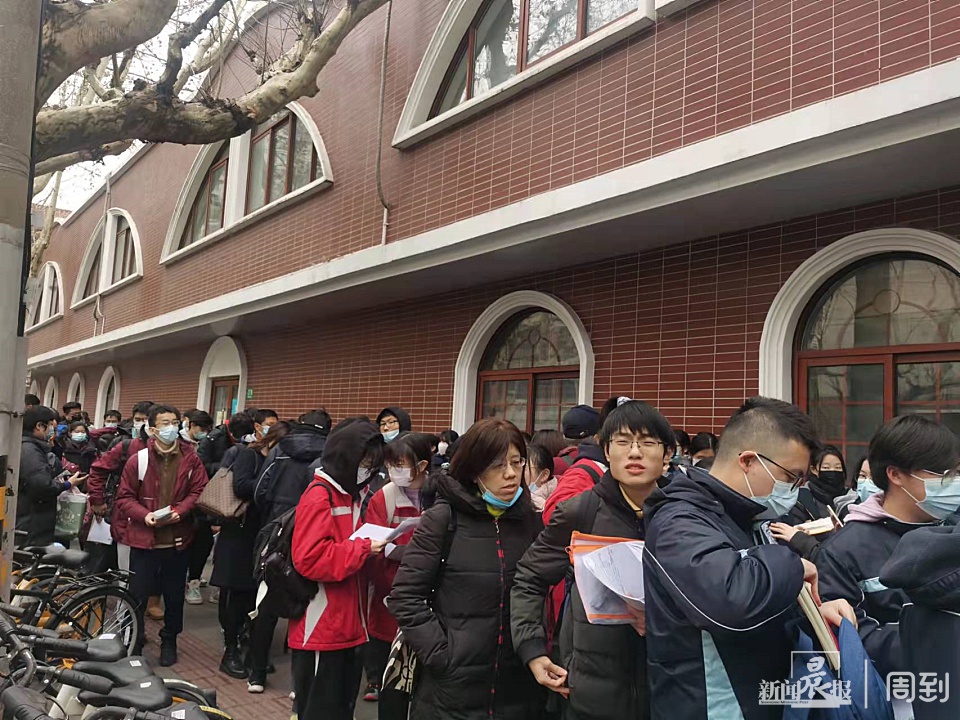 华东政法大学附属中学考点复旦中学老师温馨送考