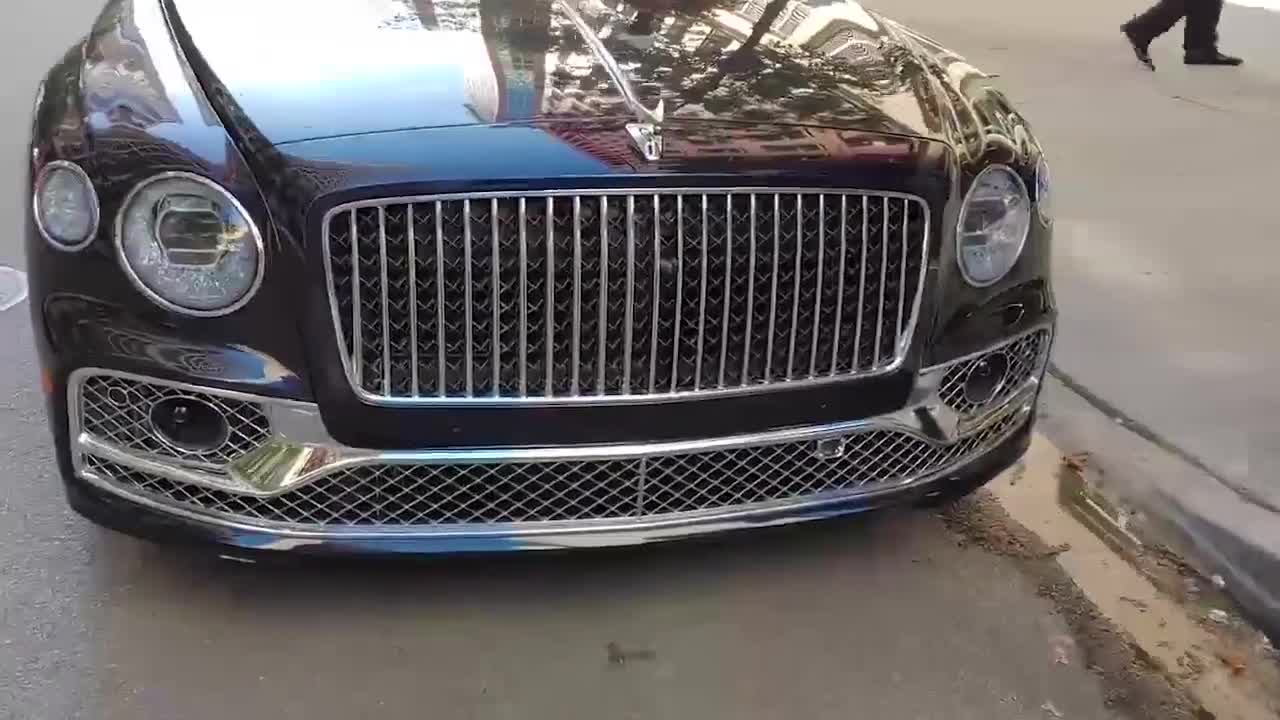 宾利也有小金人吗?