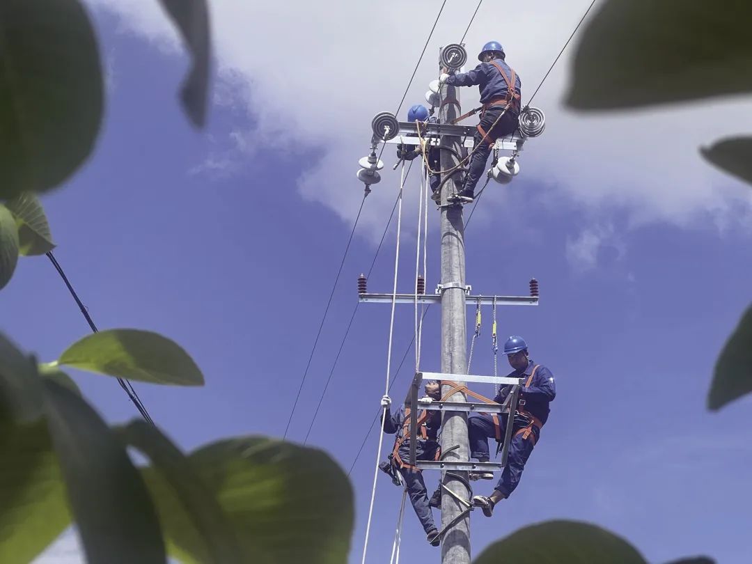 致敬高温下的平凉劳动者
