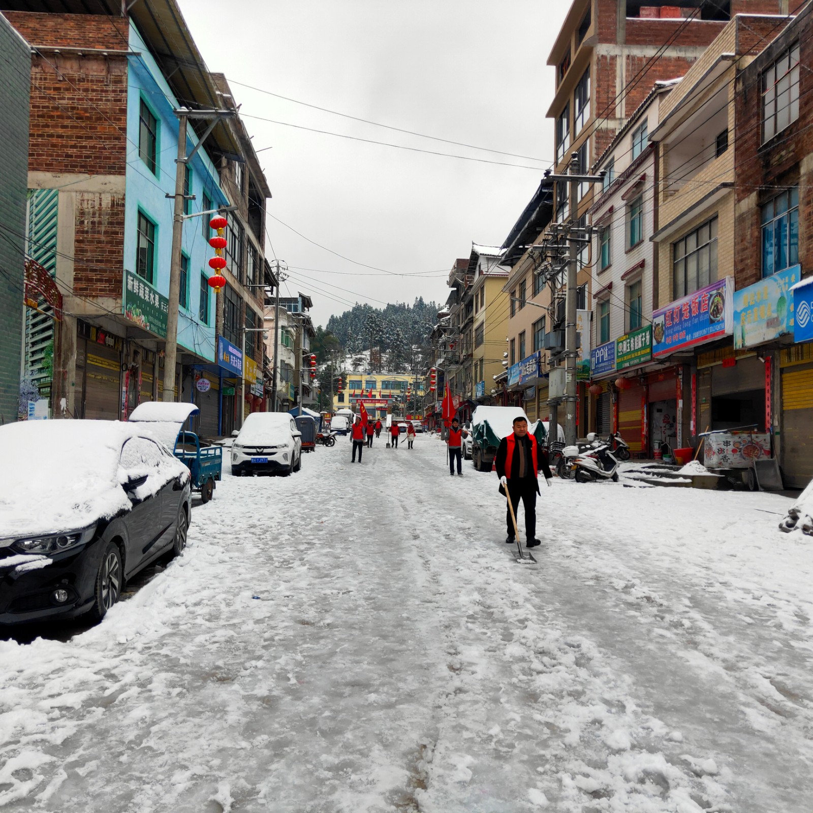 从江县庆云镇组织开展道路除雪