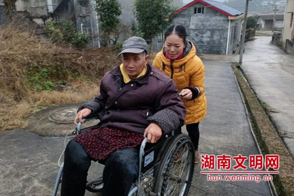 湘潭湘乡励志玻璃人廖红获评孝老爱亲类中国好人