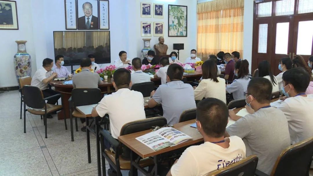 「奋进新征程 建功新时代」李尧坤到宝山中学慰问教师