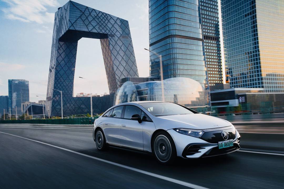 无论续航800公里的eqs是何量级 都值得深思135岁奔驰突破的意义