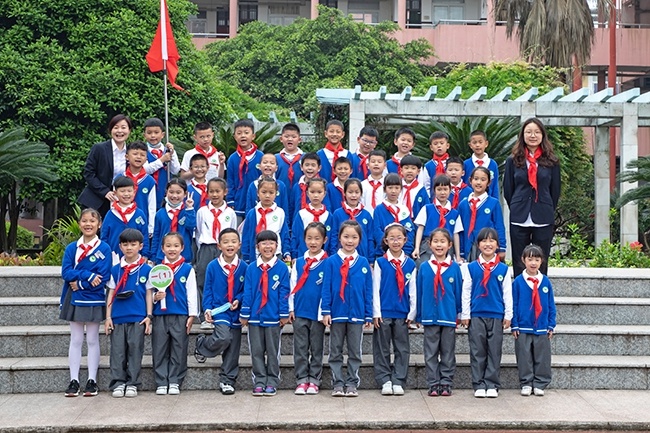 今天,我成为光荣的少先队员——鳌江镇实验小学举行一年级新生入队仪