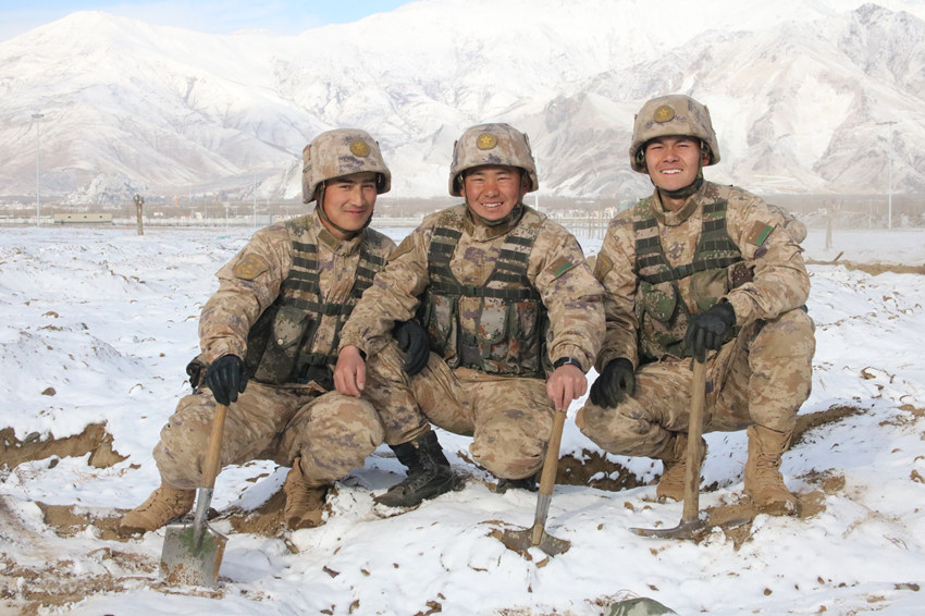 休假战士遇上地震,他选择这样做