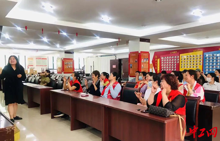 青岛西海岸新区隐珠街道总工会组织开展职工心理健康知识讲座