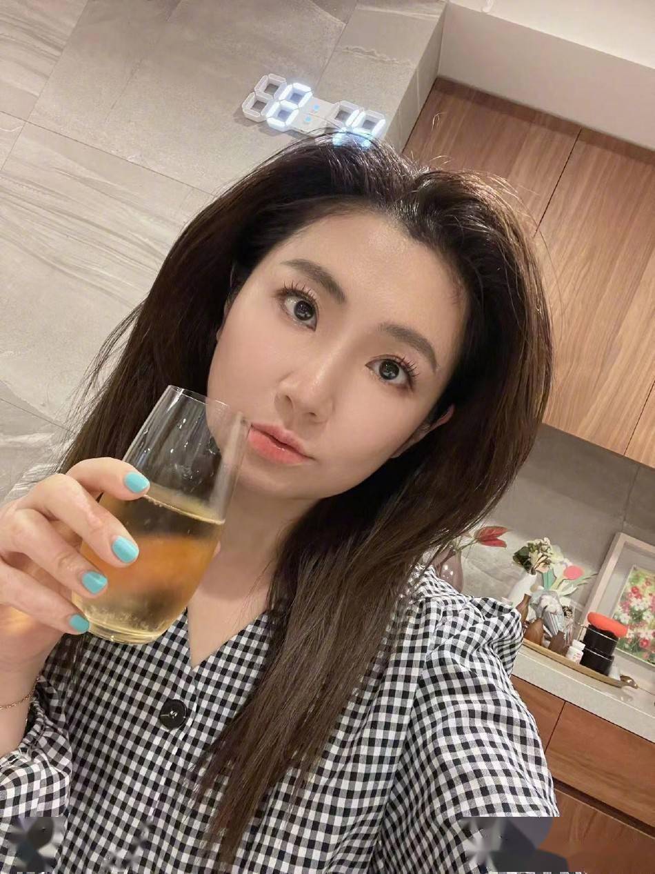 selina要去生娃了,41岁的她放话要顺产,孩子小名都起好了