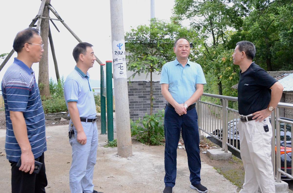 李劲涛深入乡镇调度烤烟生产和信访维稳工作