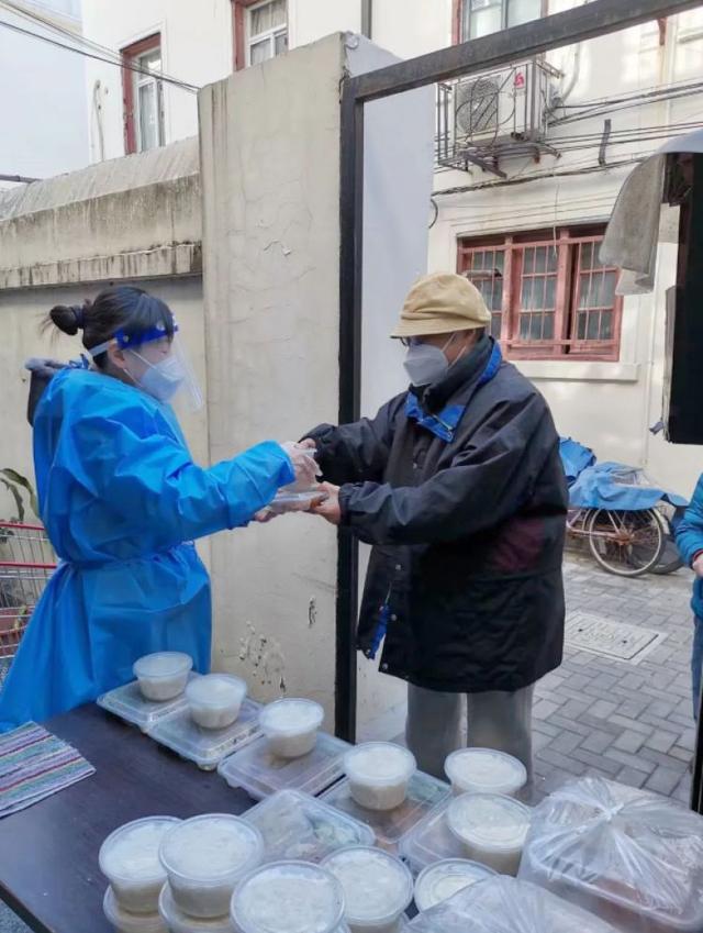 每日送餐、上门走访……静安这一街道让民生保障更有温度