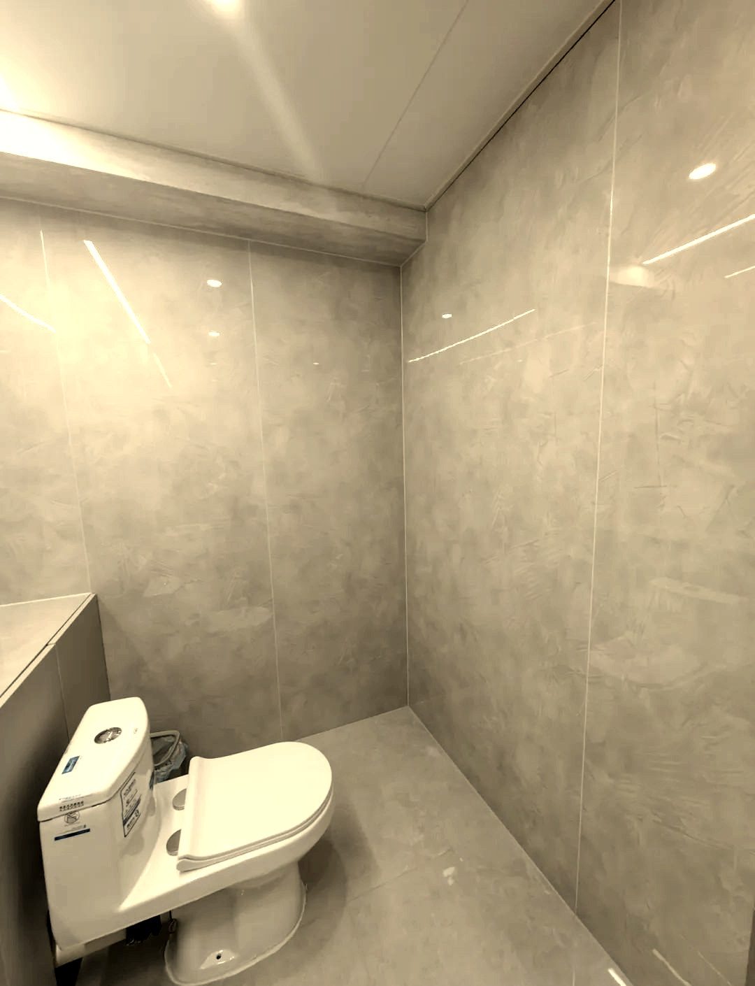 卫生间翻新新选择:新木语墙板带来家居新风貌