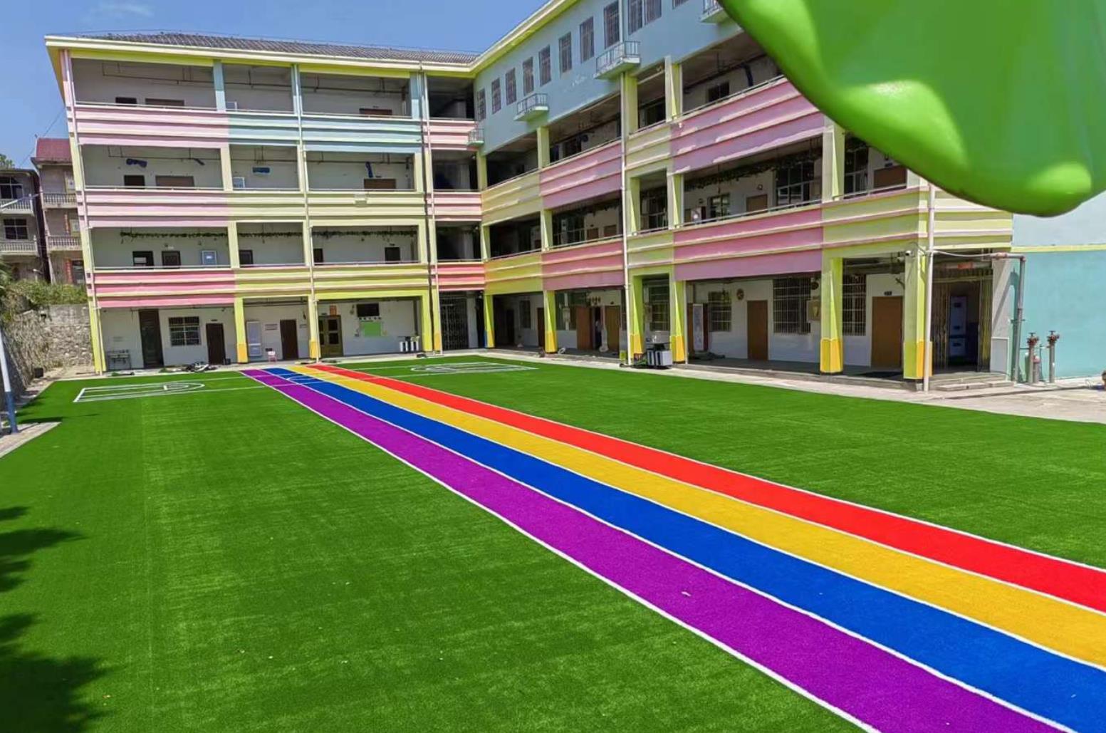 幼儿园人工假草坪:关爱儿童,创造安全,环保的成长空间