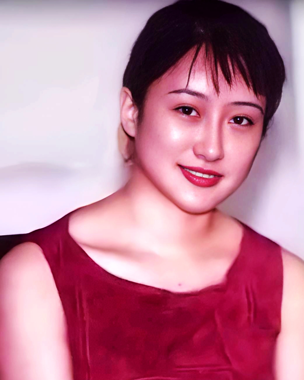 情绪失控的杨旸数次刺伤富商,最终被判处死刑.