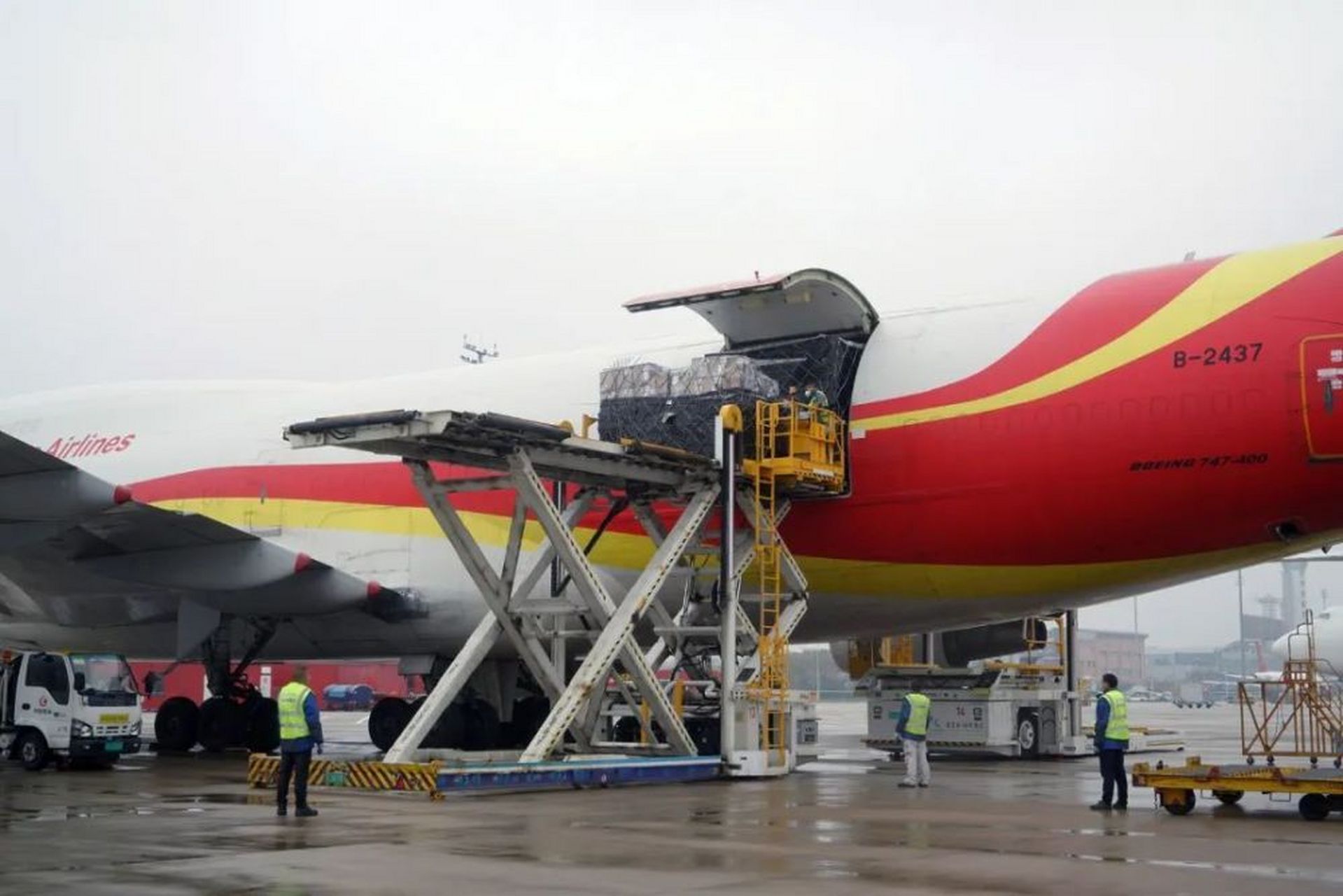 【金鵬航空新開貨運環球航線】據波音消息,3月21日,金鵬航空用747貨機