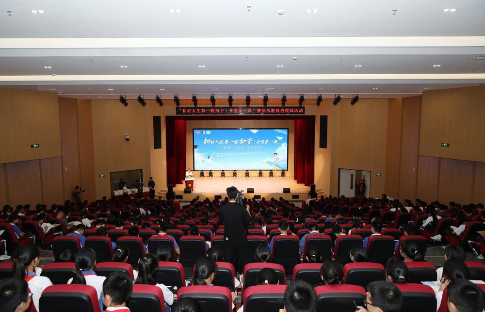 深圳龙华法院走进红山中学开展校园普法活动