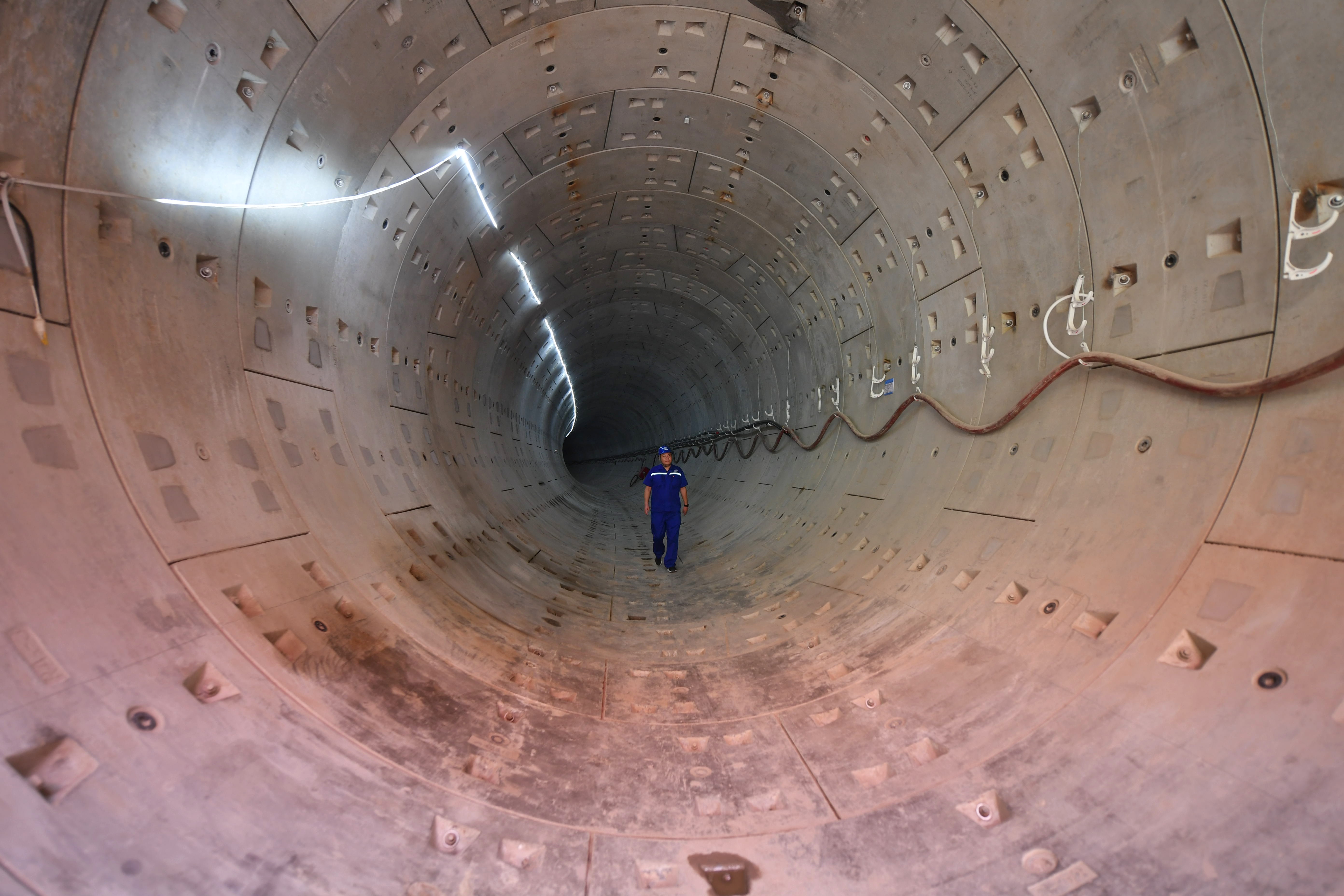 北京地铁13号线扩能提升工程首个区间盾构隧道双线贯通