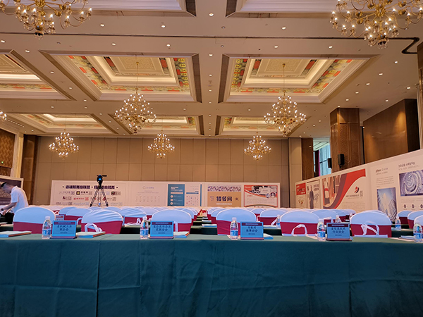 雅量双面智能电子桌牌开启高效率会议