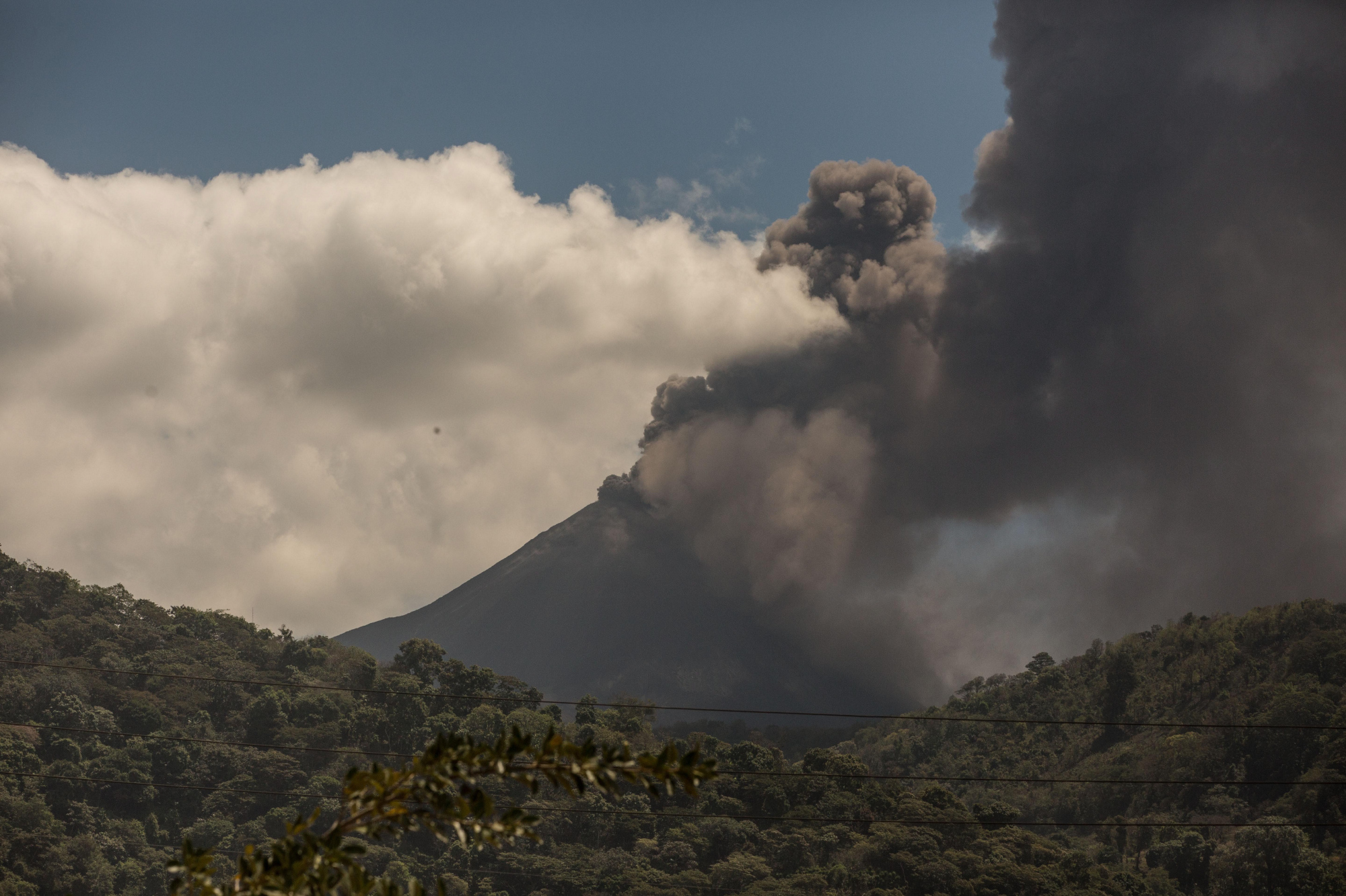 (5)危地马拉帕卡亚火山喷发