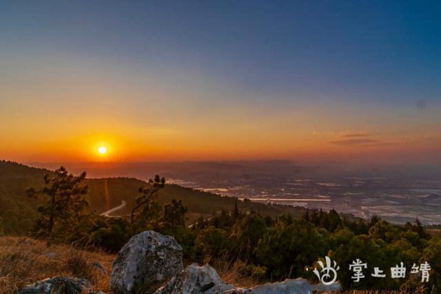 晚霞醉人!朗目山成为曲靖新晋网红打卡地