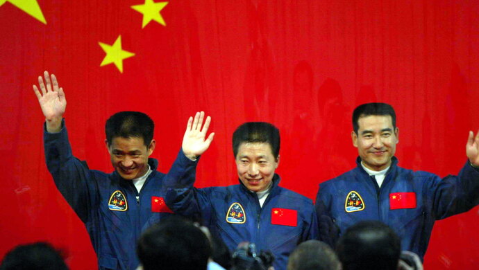 珍贵影像!聂海胜翟志刚陪杨利伟吃首飞前的早饭