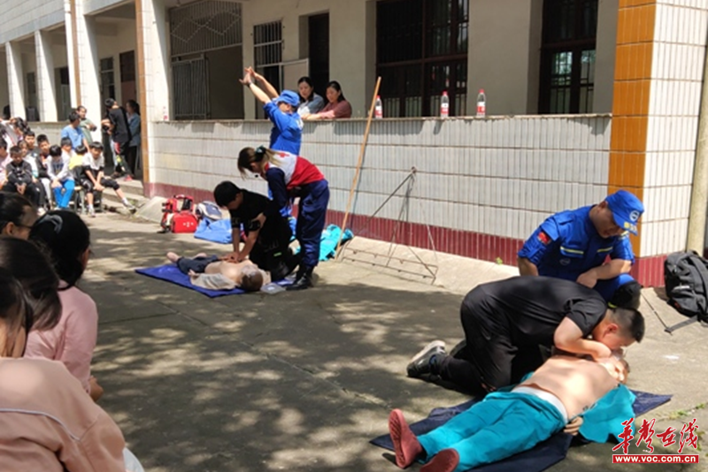 南县第四中学:"蓝天救援"进校园,预防溺水在行动