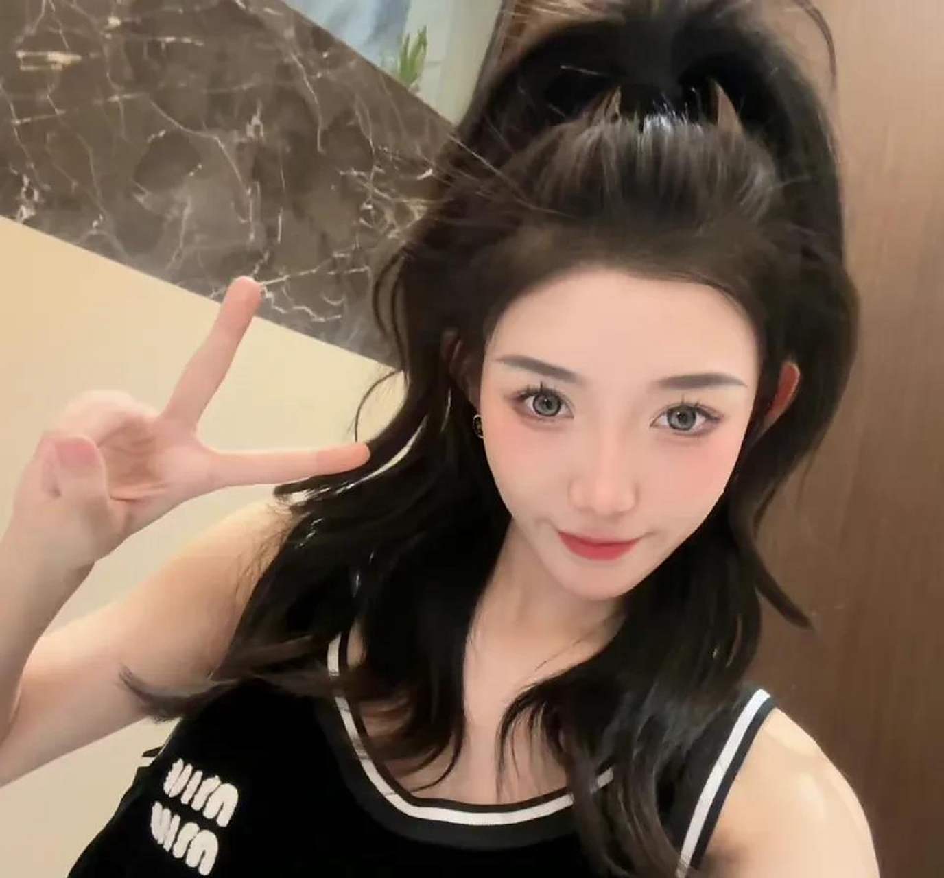 在快手的小伊伊整天端着一姐的架子去带货,貌似没把粉丝和平台放在