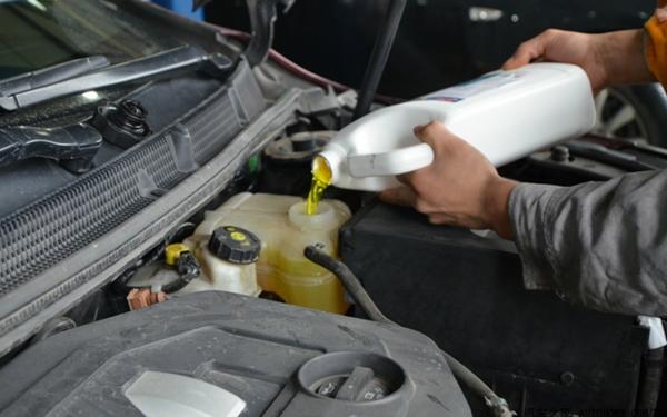 2010款别克君越2.4水箱漏水换水箱费用