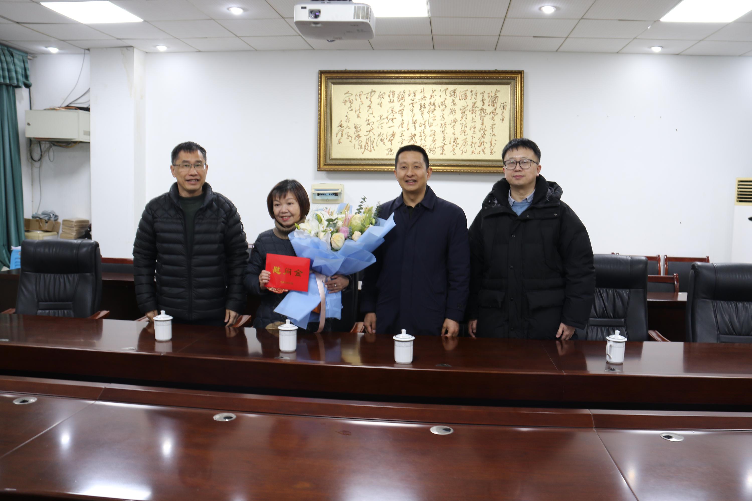 市委常委市纪委书记市监委主任高展一行莅临自贡一中慰问专家人才