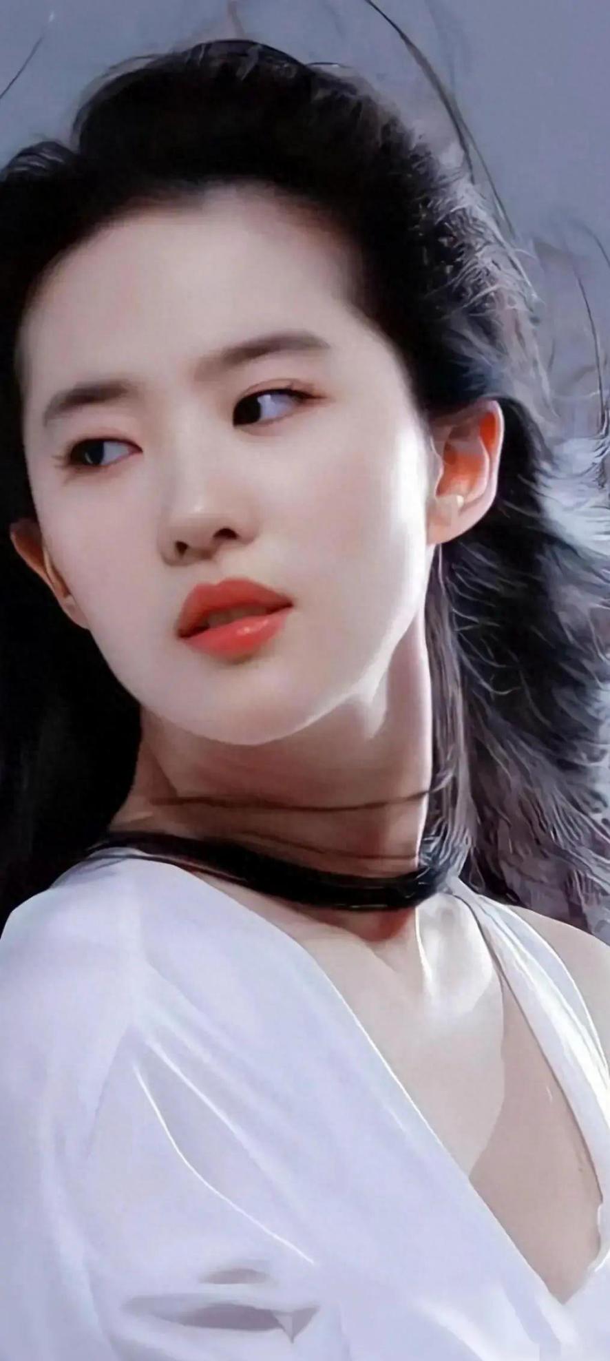 刘亦菲和成龙,手拉手,真的有被惊到!