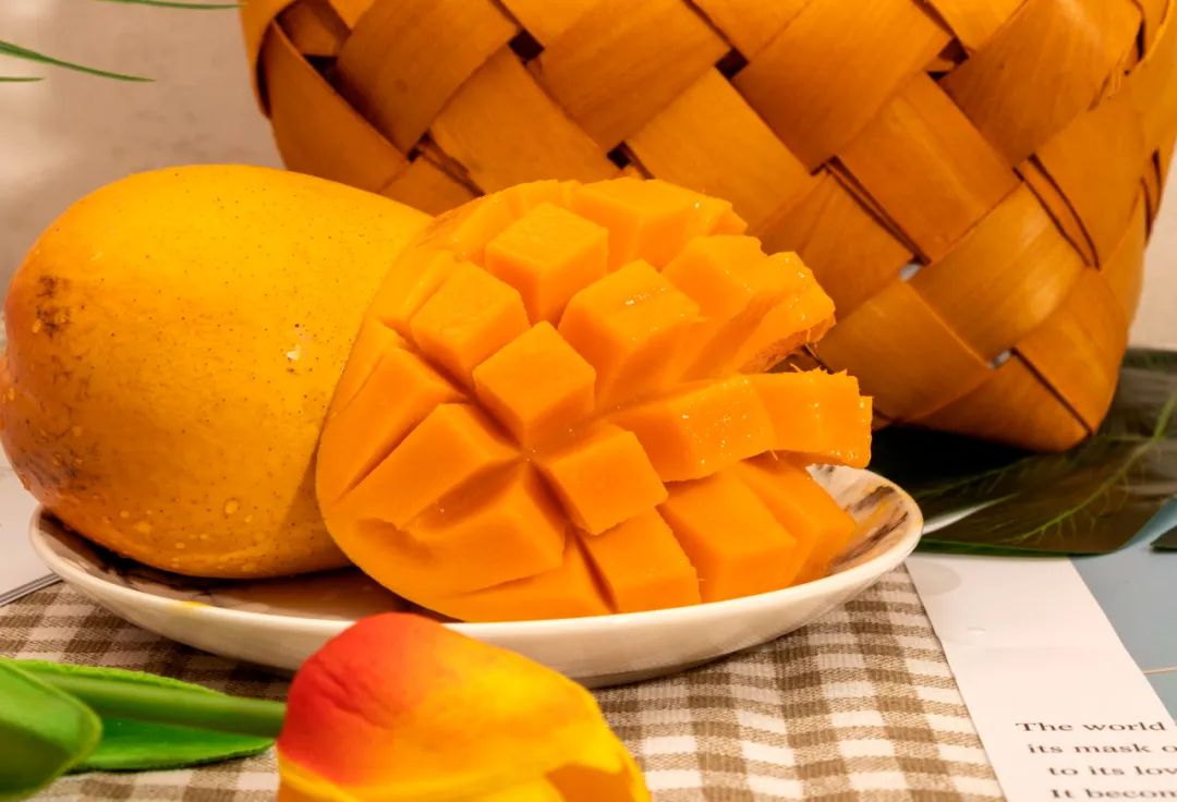 胡萝卜素是菠萝的45倍,热量比苹果还低,这种水果现在吃正好